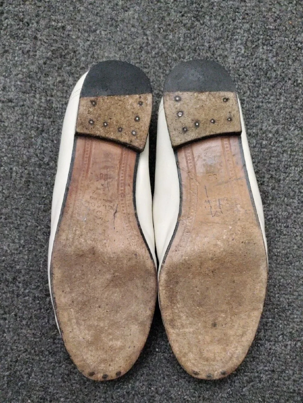 Gucci White Leather Horsebit Slip-On Loafers